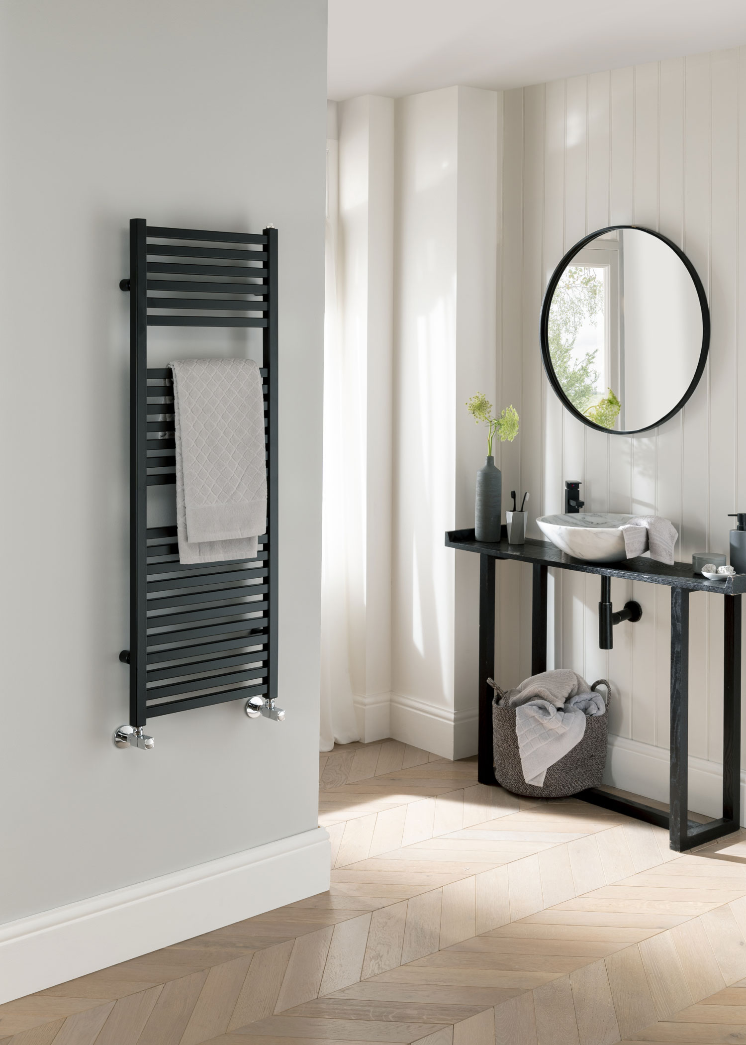 The Radiator Company Quadre - Matt Black