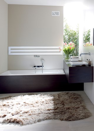 Zehnder Metropolitan Horizontal - Image shown in White RAL9016