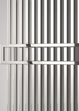Reina Coredo Finished in Chrome - 1800mm (H) x 500mm (W) - Detail