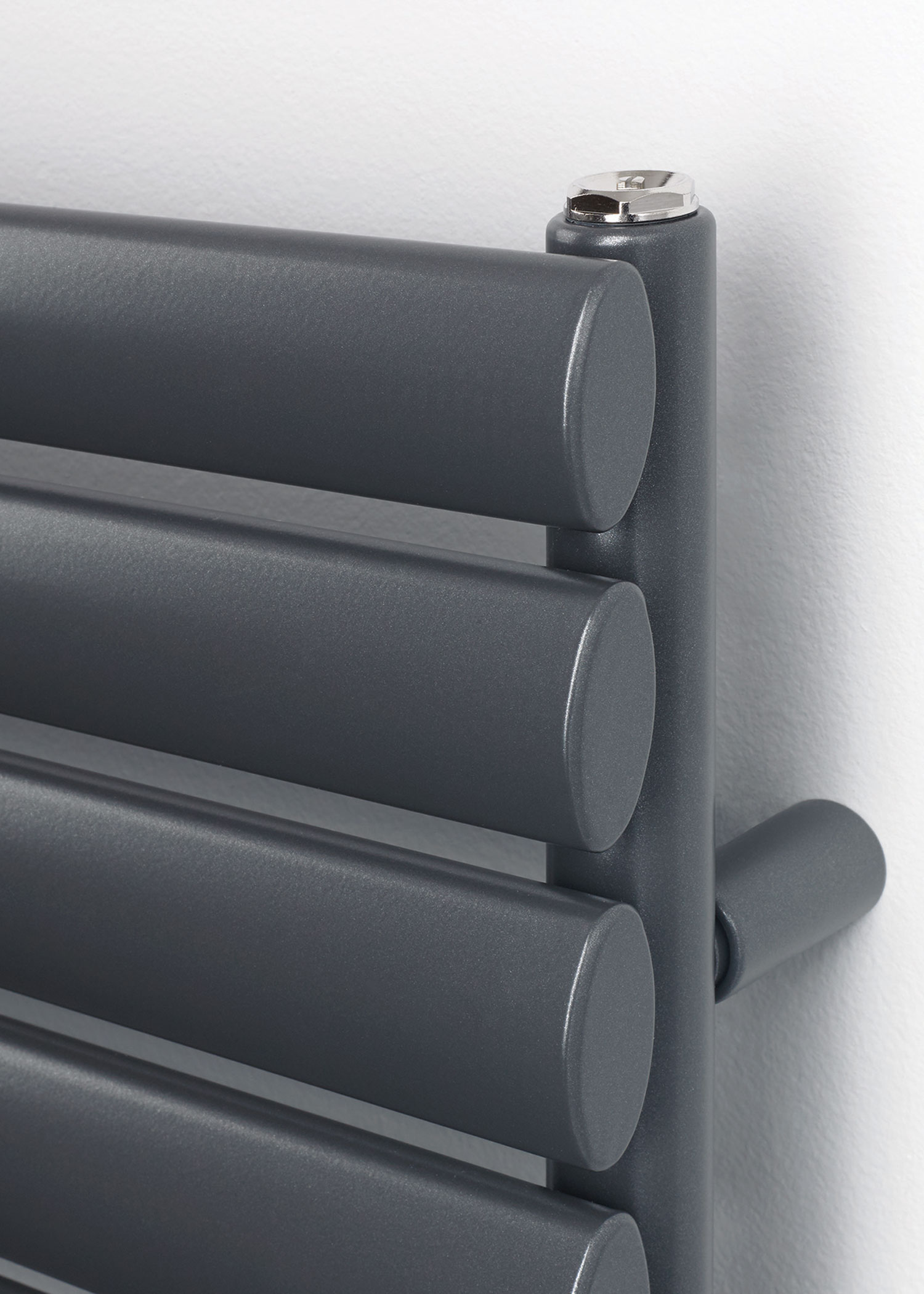 Rads 2 Rails Finsbury Single Horizontal - Anthracite (Close Up)