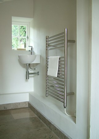 JIS Sussex Coombe Straight Heated Towel Rail