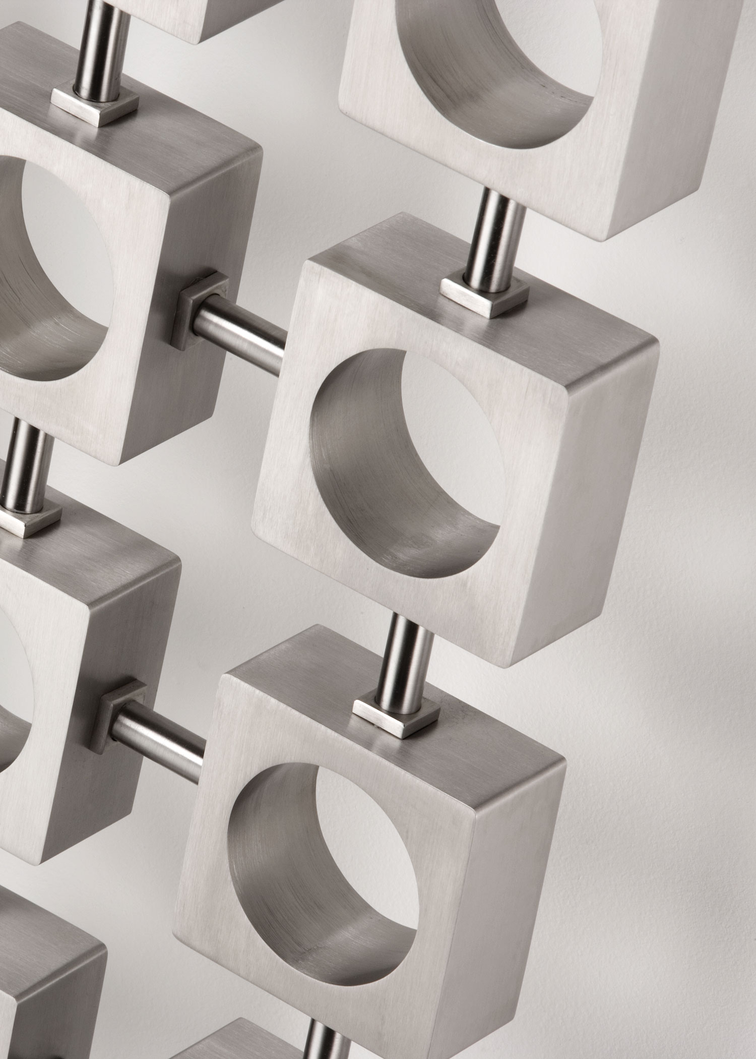 Aeon Lokum - Brushed Stainless (Close Up)