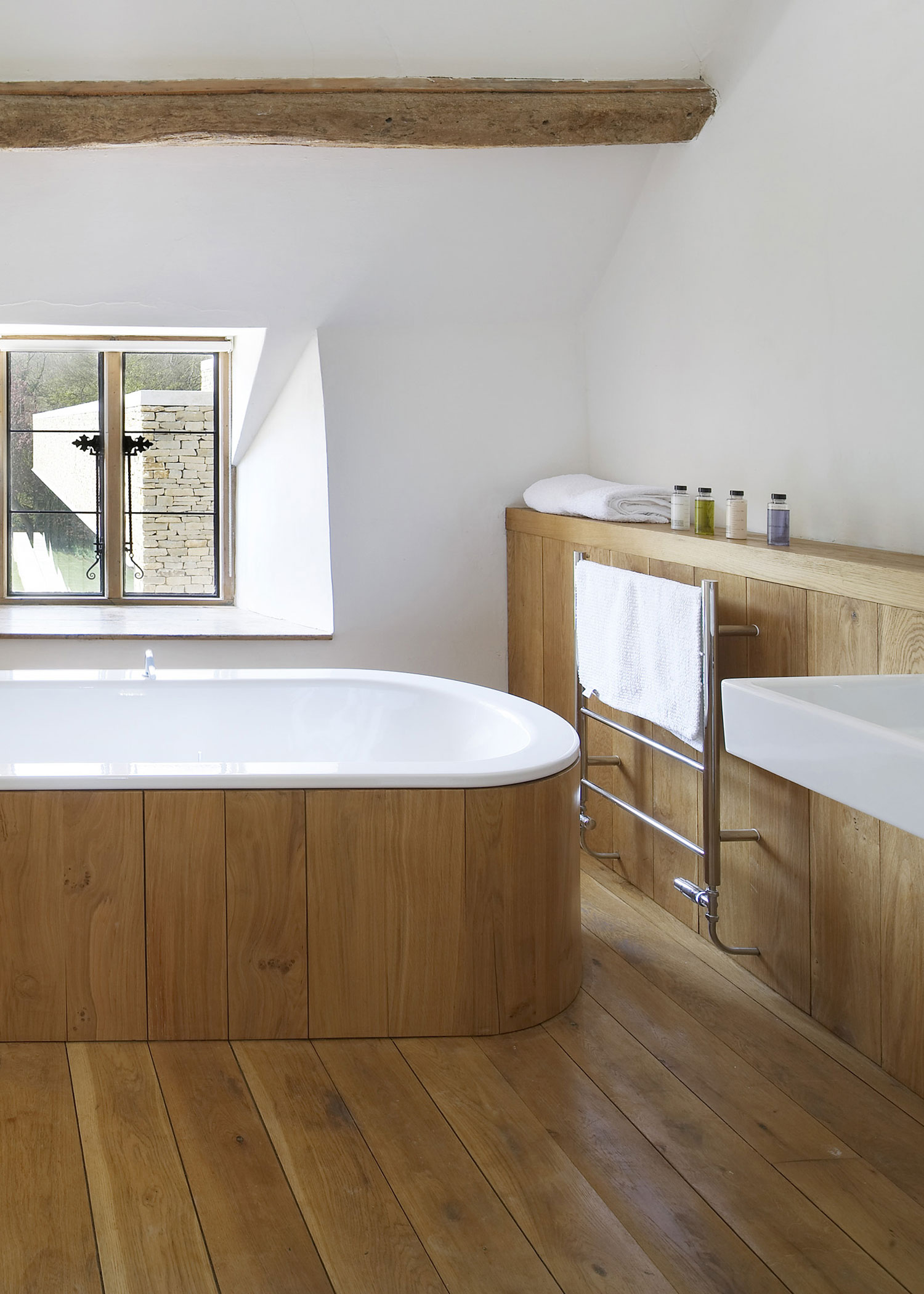 JIS Sussex Rusper Electric Towel Rail