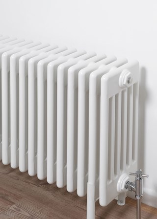 Ultraheat 6 Column Horizontal with feet - Image shown in White RAL9016