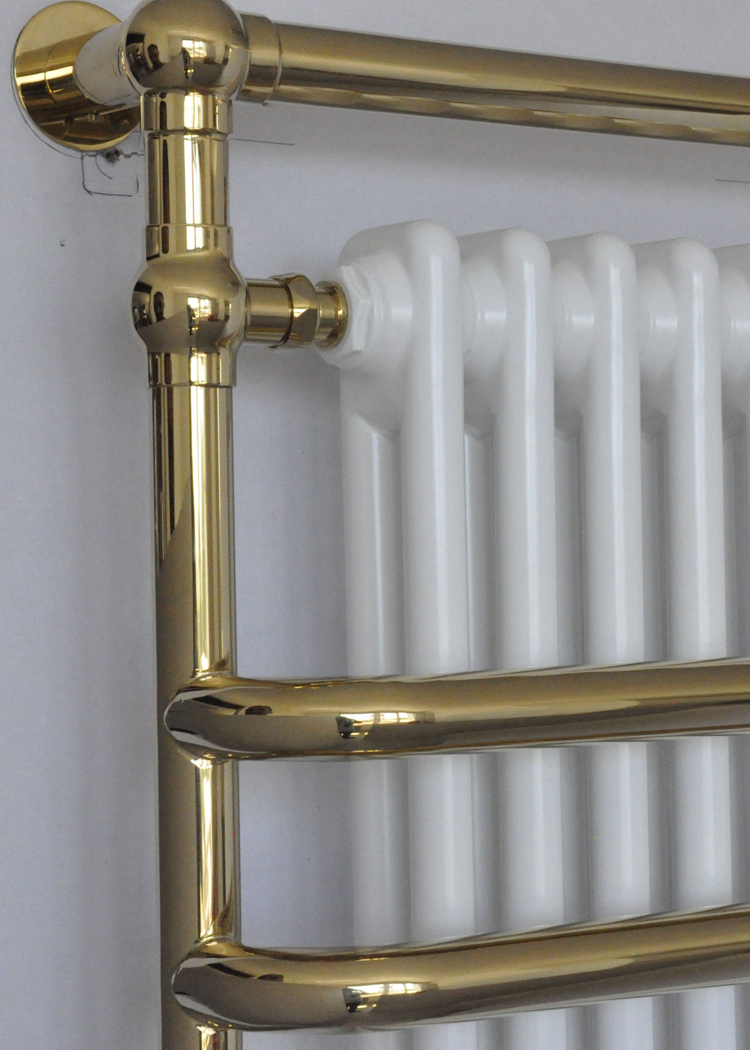 Ultraheat Devon - DE695 - 995mm (H) x 560mm (W)  finished in Polished Gold