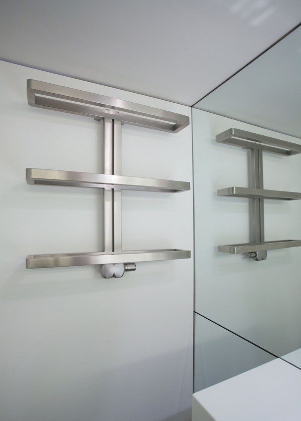 Aeon Gallant - Image shown in Brushed Stainless