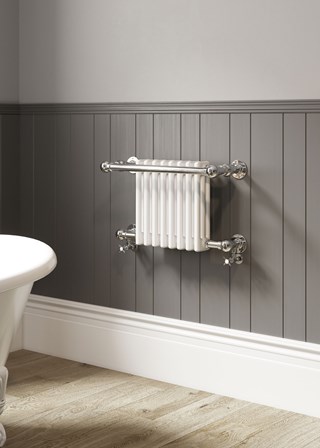 DQ Double Quick Ashill - Image shown in Chrome with White RAL9016 radiator insert.
