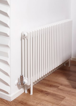 Ultraheat 3 Column Horizontal - Image shown in White RAL9016