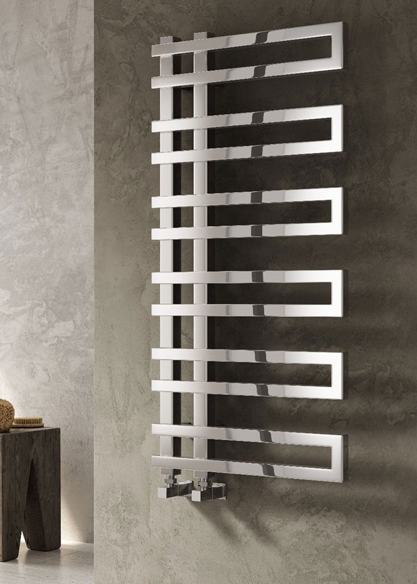 Reina Pietra finished in Chrome - 1100mm (H) x 530mm (W) Reina Pietra finished in Chrome - 1100mm (H) x 530mm (W)