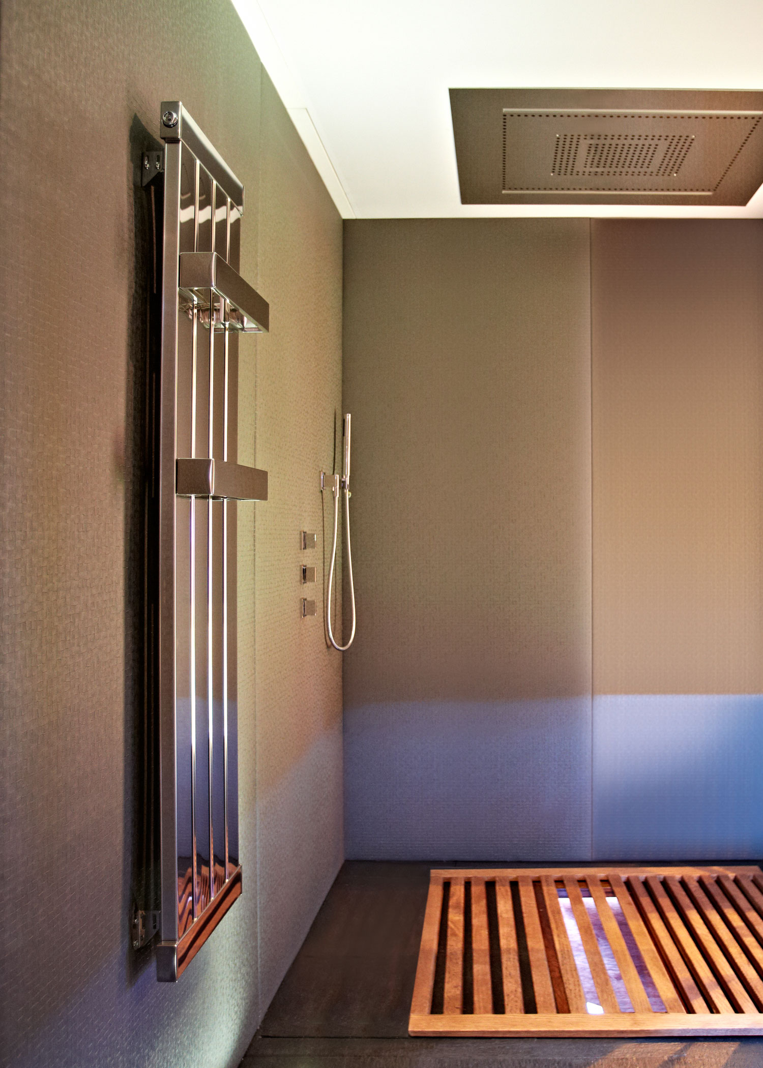 JIS Sussex Arun Stainless Steel Radiator