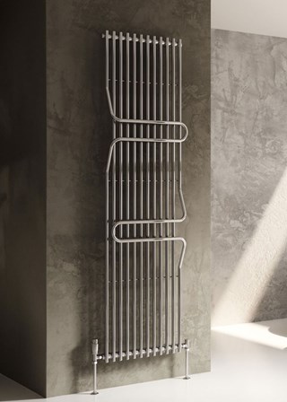 Reina Aletta - Image shown in Chrome - 1800 x 500