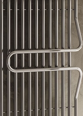 Reina Aletta - Image shown in Chrome - 1800 x 500 - Shows close up of the towel hanging area