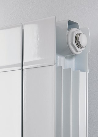 Rads 2 Rails Holborn Vertical - White (Close Up) Rads 2 Rails Holborn Vertical - White (Close Up)