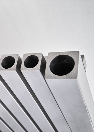 Aeon Marion L - Brushed Stainless (Close Up) Aeon Marion L - Brushed Stainless (Close Up)